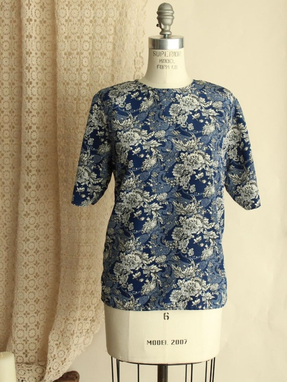 Vintage 1990s Blouse, Norton McNaughton Blue And White Floral Print Top, Keyhole - Picture 2 of 11